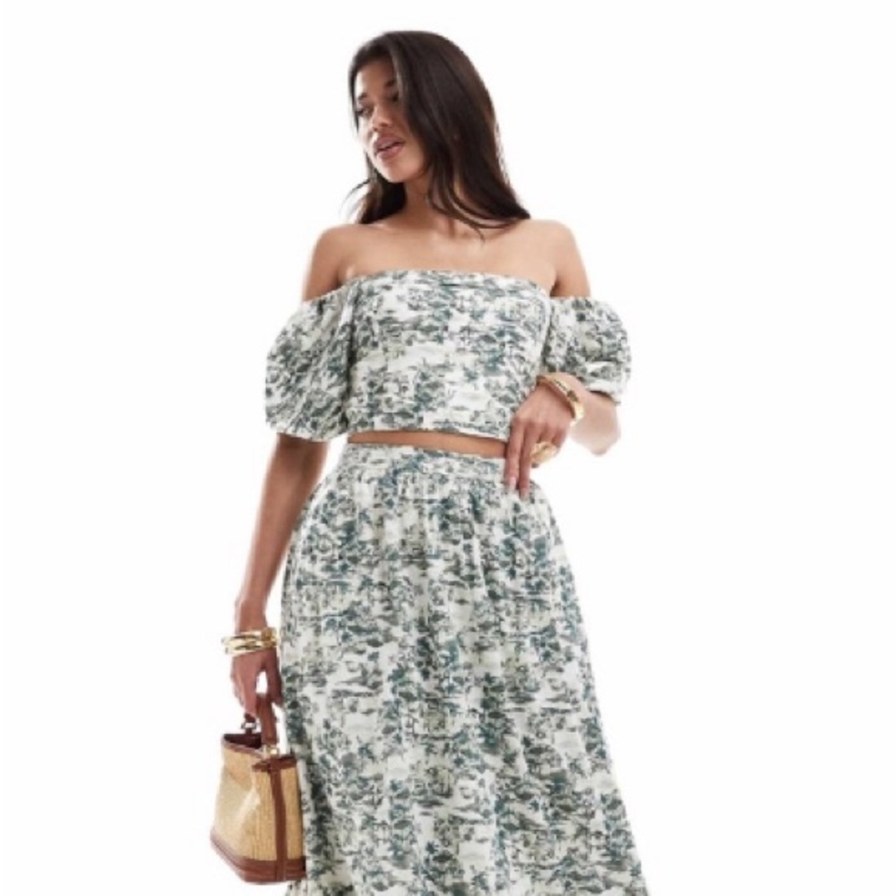 Abercrombie & Fitch / Green and White linen Toile Puff-Sleeve Crop Top